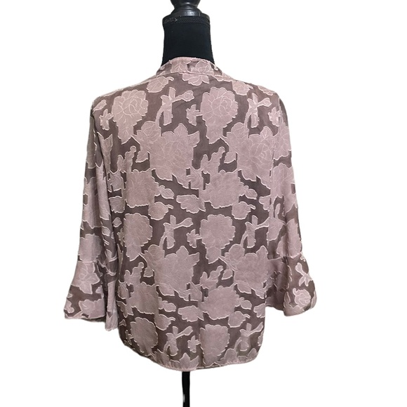 Bellambra nude pink textured burnout pattern 3/4 ruffle sleeve blouse top small - Picture 5 of 10